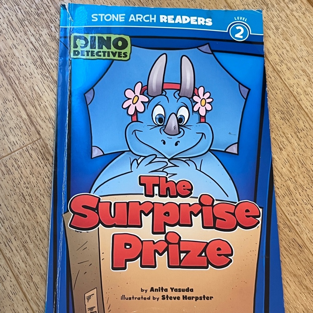 The Surprise Prize (Dino Detectives – Level 2 Reader) by Anita Yasuda